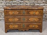 an antique chest of drawers in the shape of a chest of drawers