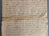 une feuille de papier sur laquelle on peut écrire, posée sur une table