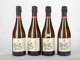 trois bouteilles de vin posées l'une à côté de l'autre sur une table