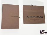 Sac en papier marron Louis Vuitton orné d'un logo noir