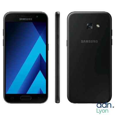 On voit un Samsung A3 noir à côté d'un Samsung A3 blanc