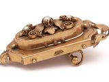 an image of a gold brooch with pearls on top of it