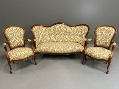 SALON en acajou composé d'un canapé et de deux fauteuils Can…