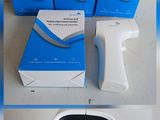 quatre images différentes d'un thermomètre numérique et d'une boîte de thermomètres