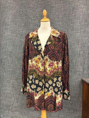 CHRISTIAN LACROIX Paris – Très jolie blouse légère à motif floral...