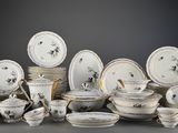 a lot of plates and bowls that are stacked together