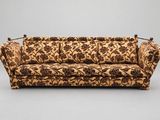 une photo d'un canapé orné d'un motif floral