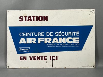 une enseigne « Air France » sur fond gris