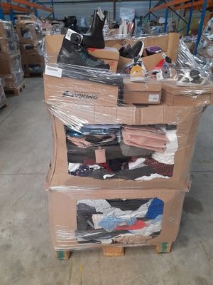 LOT DE SOLDERIE DONT VETEMENTS + CHAUSSURES + SACS - Photo 1