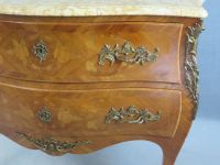 Commode de style Louis XV en marqueterie florale ouvrant à 2… (photo 5)