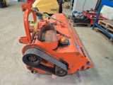 une machine posée sur le sol du garage