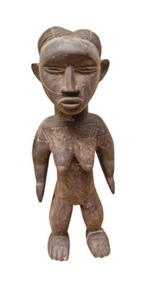 une image représentant une statue en bois d'une personne dont la tête repose sur la poitrine
