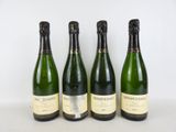 trois bouteilles de champagne posées côte à côte sur une table