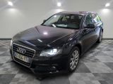 une image d'une audi noire garée dans un garage