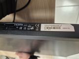 un gros plan sur la face arrière d'un ordinateur portable