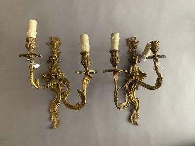 Paire d'appliques de style Régence en bronze ciselé et doré …