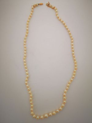 COLLIER d'un rang de PERLES DE CULTURE en chute, fermoir en …