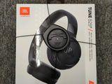 une image représentant une boîte contenant un casque audio
