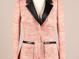 une veste rose et noire sur un mannequin, un mannequin, un mannequin, un mannequin, un mannequin, un mannequin, un mannequin, un mannequin, un mannequin, un mannequin, un mannequin, un mannequin, un mannequin, un mannequin, un mannequin, un mannequin, un mannequin, un mannequin, un mannequin, un mannequin, un mannequin, un mannequin, un mannequin, un mannequin, un mannequin, un mannequin, un mannequin, un mannequin, un mannequin, un mannequin, un mannequin, un mannequin, un mannequin, un manne