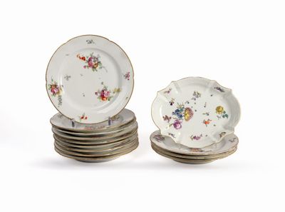a lot of plates that are stacked on top of each other
