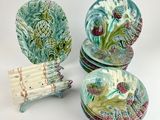 quatre assiettes posées les unes à côté des autres