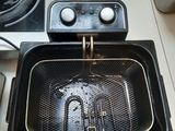 a fryer that is sitting on a counter top