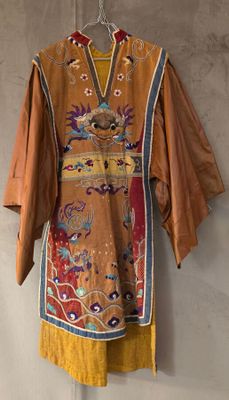 Robe de cérémonie brodée d'un chien - Manche en taffetas - H…