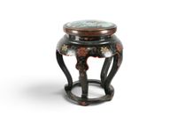 CHINE XXème. Tabouret ou sellette en bois sculpté laqué noir… (photo 2)
