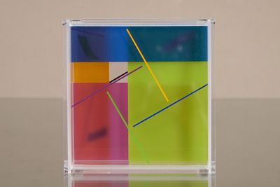 Inès Silva (née en 1970) Cube En plexiglas signé en bas à dr…