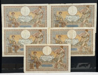 quatre feuilles de papier différentes sur lesquelles sont représentés une femme et un homme