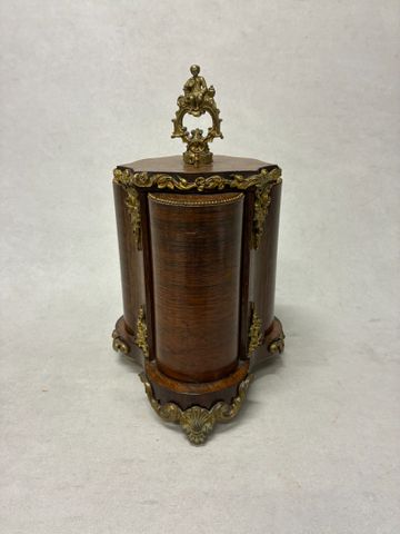 Cave à cigares Napoléon III à trois compartiments. H 35 L 20 cm. 