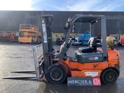 HELI OPYD 25 - CHARIOT ELEVATEUR FRONTAL GAZ CAPACITE 2,5T - HAUTEUR D - Photo 1