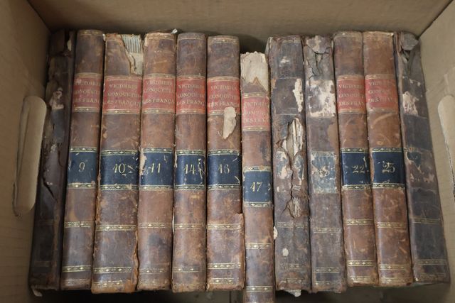 2 cartons de livres du 18° dépareillés 