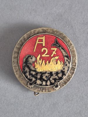 une image représentant un insigne orné d'un serpent