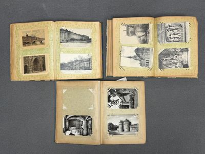 Trois albums de cartes postales anciennes.