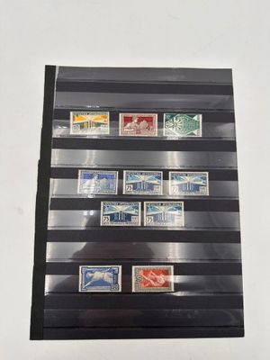 FRANCE réunion de timbres neufs sans charnière cote 340€