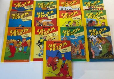 plusieurs livres pour enfants sont alignés sur une surface blanche