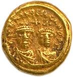 une pièce d'or sur laquelle figurent deux têtes et une couronne