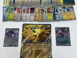 jeu de cartes à collectionner pokemon avec beaucoup de cartes et beaucoup de cartes
