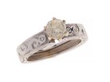 une photo d'une bague en diamant sur fond blanc