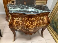 Commode style Louis XV. Dessus de marbre.
