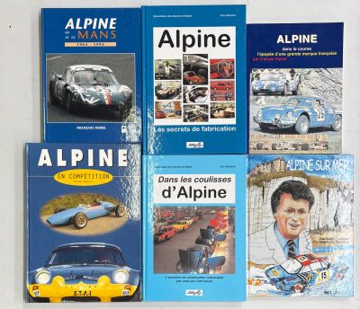 quatre livres sur les Alpes, les Alpes et encore les Alpes, tous en bleu et blanc