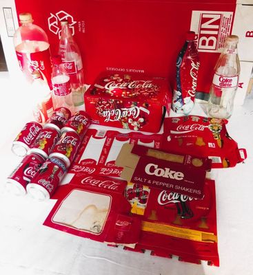 COCA-COLA. Ensemble de canettes en aluminium souvenirs de No…