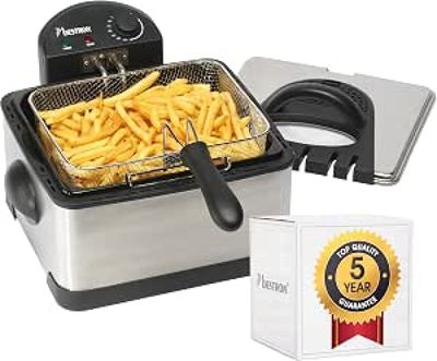 une image représentant une friteuse contenant des frites et une boîte de frites
