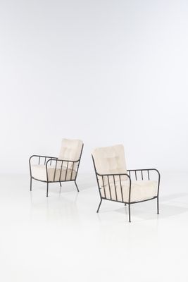une paire de chaises longues de style « person »