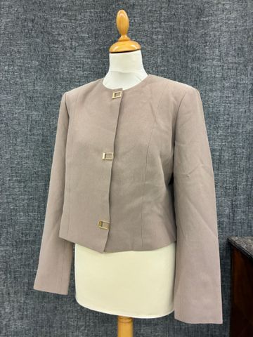 JEAN LOUIS SCHERRER Boutique   Veste beige, boutons dorés et sigl...