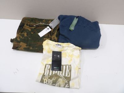 VÊTEMENTS HOMME Taille M - Lot de 3 articles dont : MERCHTRA…