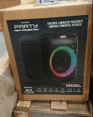 emballage pour une enceinte de fête surmontée d'une lumière arc-en-ciel