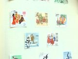 une photo d'une photo d'un mur avec des timbres dessus