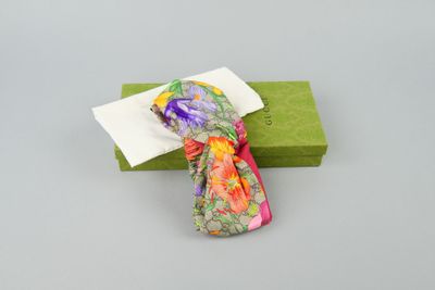 GUCCI. Bandeau en soie imprimée floral. - Photo 1